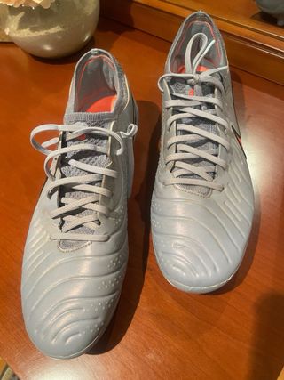 Botas de fútbol Nike Tiempo grises