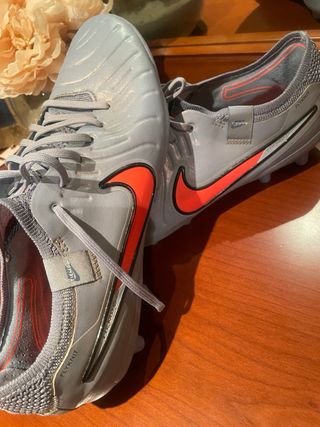 Botas de fútbol Nike Tiempo grises