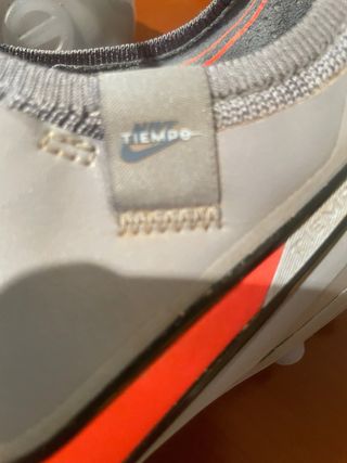 Botas de fútbol Nike Tiempo grises