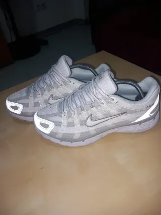 Nike P6000 grises y blancas