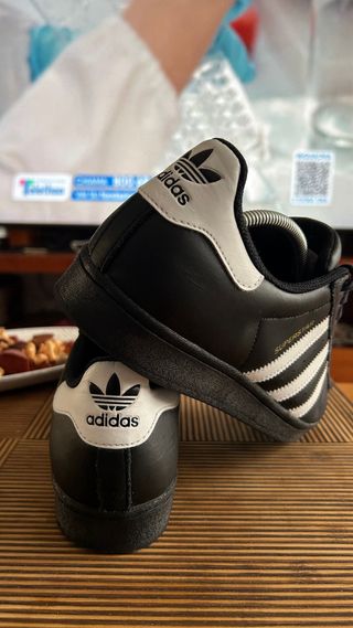 Adidas Superstar Talla 42 2/3 Negras