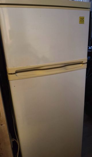 Nevera blanca con congelador