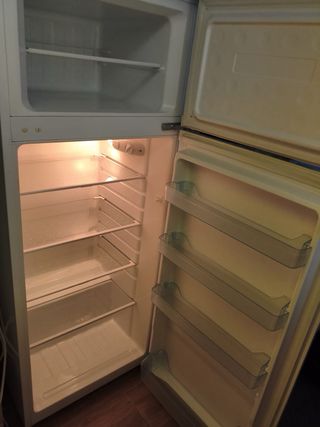 Nevera blanca con congelador