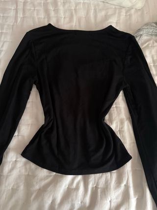 Top negro manga larga escotado