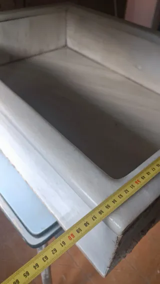 Pila de cocina antigua de mármol blanco