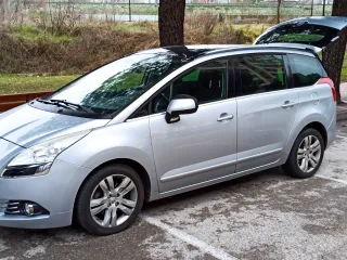 Peugeot 5008 2011