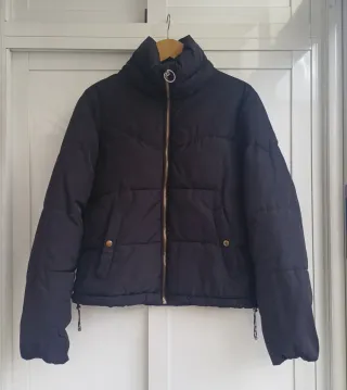 Cazadora plumífero Bershka negra