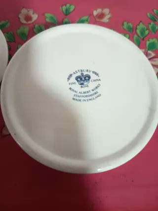 Bombonera, joyero o polvera floral