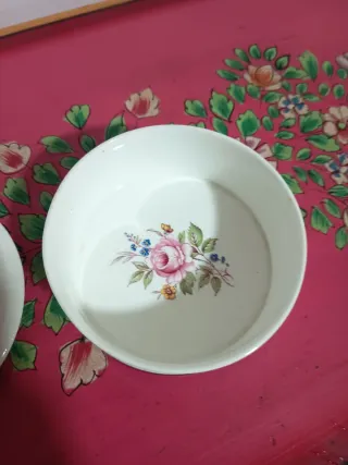 Bombonera, joyero o polvera floral