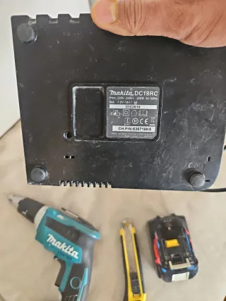 Tornilladora Makita DFS452 + Accesorios