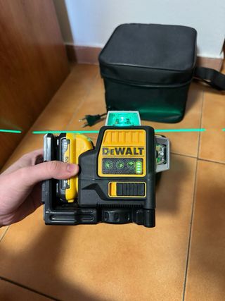 Laser DeWalt con batteria e caricatore