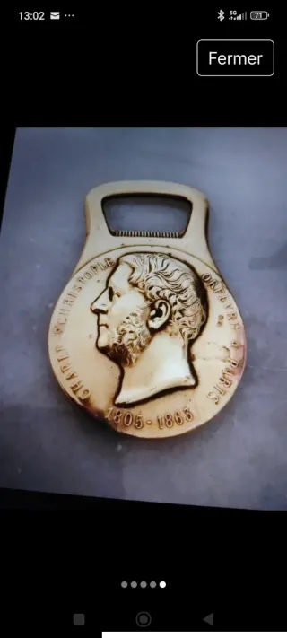 Abrebotellas con medalla Christophe