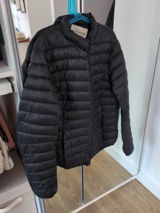 Chaqueta Qomanai Plumas sintética Negra