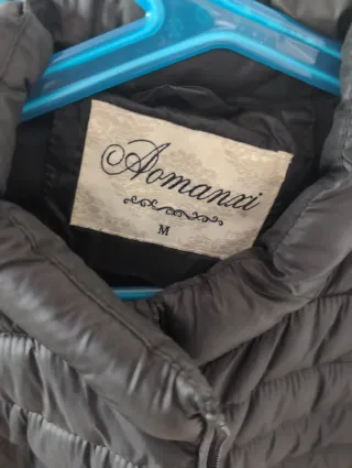 Chaqueta Qomanai Plumas sintética Negra