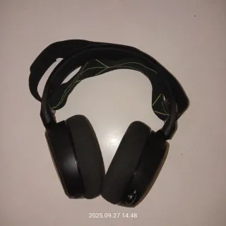 SteelSeries Arctis 9x headphones