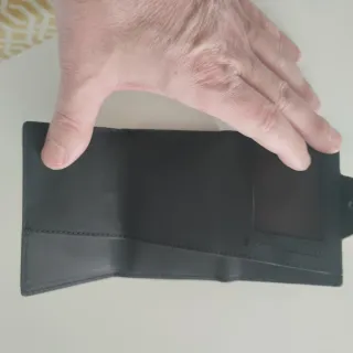 Cartera con tarjetero negra y monedero