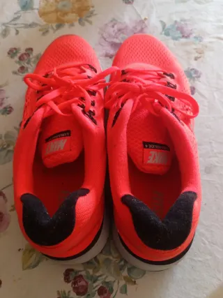 Zapatillas Nike Running Naranja y Negro