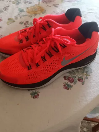 Zapatillas Nike Running Naranja y Negro