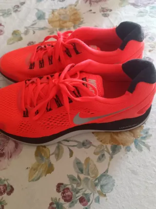 Zapatillas Nike Running Naranja y Negro