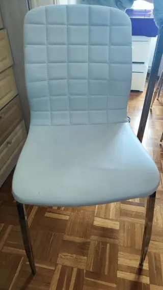 Mesa de cocina/comedor y 4 sillas