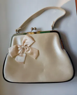 Bolso de fiesta Avon beige con lazo y otros