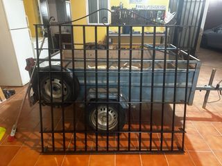 Rejas de hierro forjado hay 2 iguales