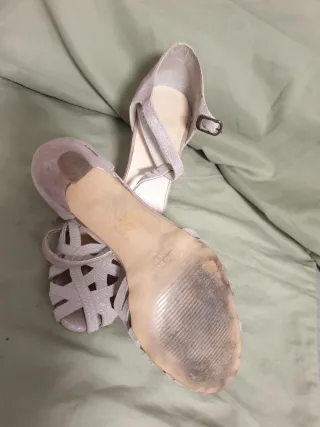 Sandalias grises plateadas