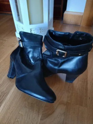 Botines negros tacón hebilla