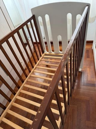 Cuna blanca con estrellas