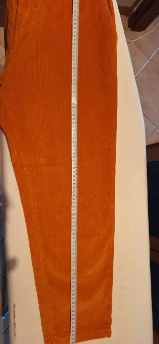 Pantaloni arancioni in velluto a coste elasticizza