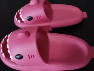 Chanclas Tiburón Fucsia Talla 40-41 Nuevas