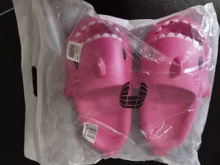 Chanclas Tiburón Fucsia Talla 40-41 Nuevas