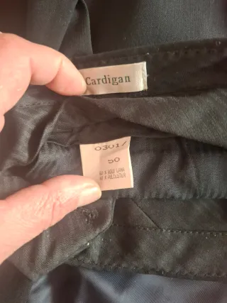 Traje de hombre negro,con tres corbatas