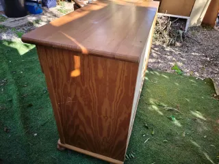 Cómoda de madera de pino
