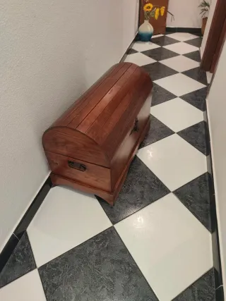 Baúl de madera con cierre