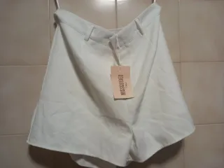 Pantalones blancos anchos