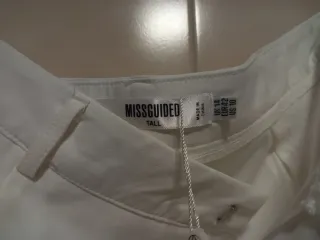 Pantalones blancos anchos