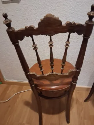 3 Sillas Antiguas de Madera y Piel