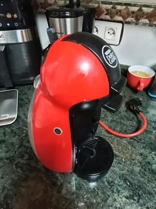 Macchina da caffè Dolce Gusto rossa