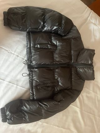 Plumífero negro corto