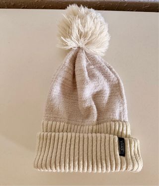Gorro Vans pompón beige y blanco