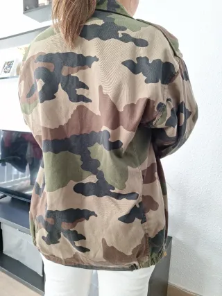 Chaqueta camuflaje militar. Unisex.