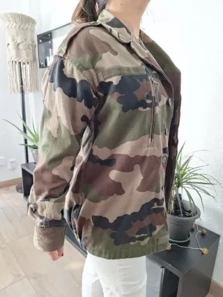 Chaqueta camuflaje militar. Unisex.