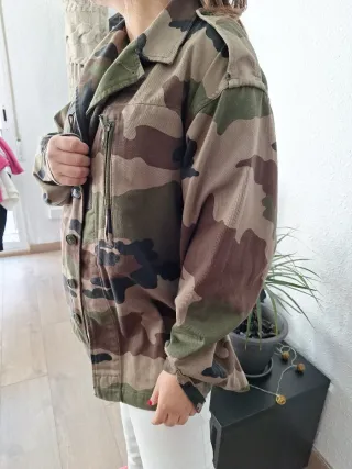 Chaqueta camuflaje militar. Unisex.