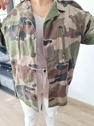 Chaqueta camuflaje militar. Unisex.