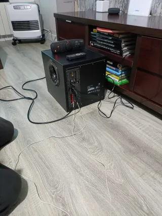 Subwoofer Logitech Z906 y Consola Control perfecto