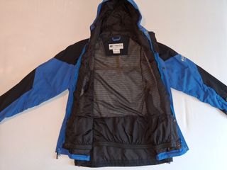 Chaqueta Columbia azul y negra