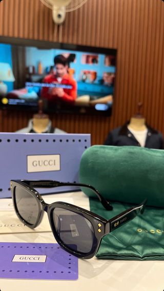 Gafas de sol Gucci negras con caja