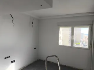 Servicios de reformas, pintura y alicatados