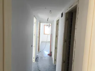 Servicios de reformas, pintura y alicatados